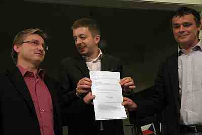 Podpis koaliční smlouvy: zleva Boris Jančák, Vít Rakušan a Jan Pospíšil. Foto - František Stráník
