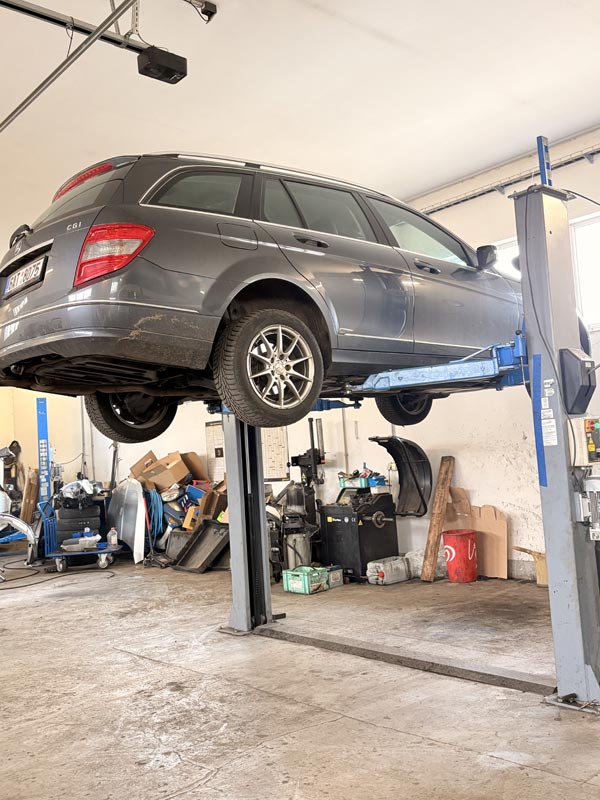 servis auta na autozvedáku