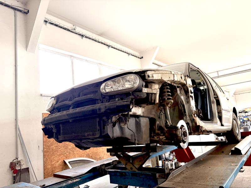 nabourané auto na autozvedáku